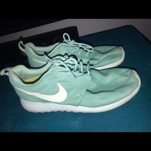 Tiffany blue Nike Roshe - Picture 2 of 3